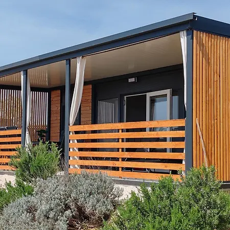 New! Mobile Domina Near The With Shared Pool