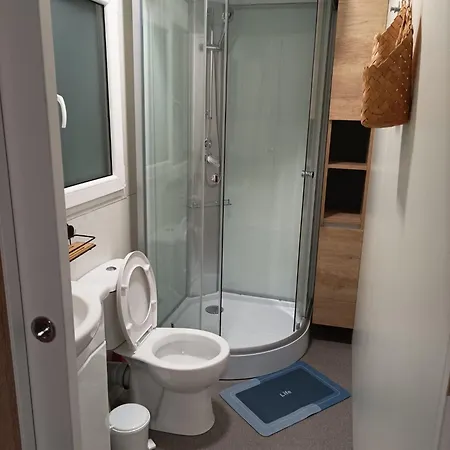 New! Mobile Domina Near The With Shared Pool 펜션 피로바츠