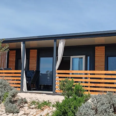 New! Mobile Domina Near The With Shared Pool Pirovac