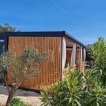 New! Mobile Domina Near The With Shared Pool 펜션