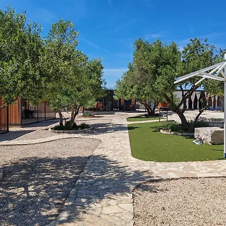 New! Mobile Domina Near The With Shared Pool *