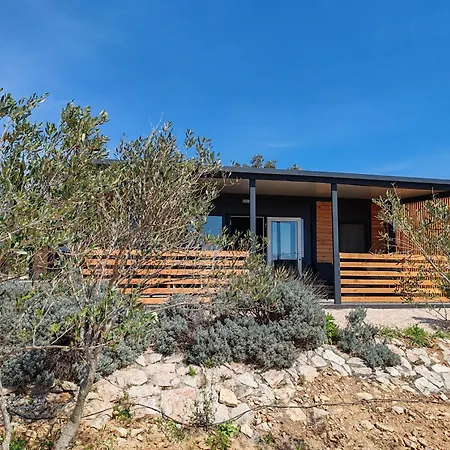 New! Mobile Domina Near The With Shared Pool Pirovac