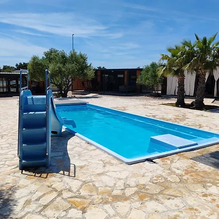 New! Mobile Domina Near The With Shared Pool Holiday home