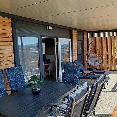 New! Mobile Domina Near The With Shared Pool *