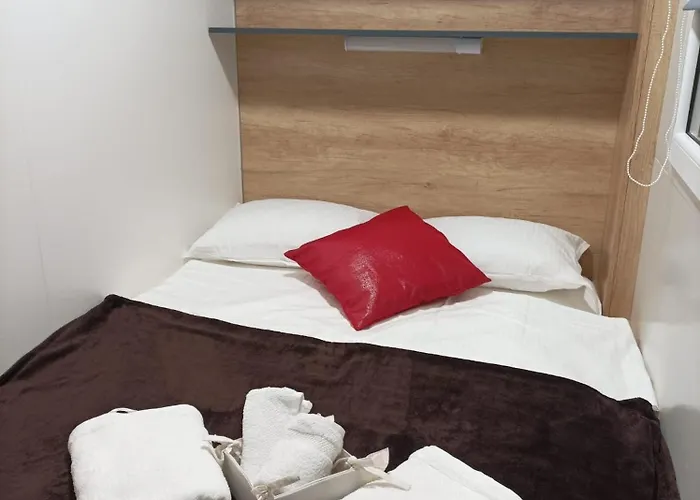 New! Mobile Domina Near The With Shared Pool בית נופש