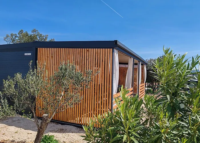 New! Mobile Domina Near The With Shared Pool בית נופש