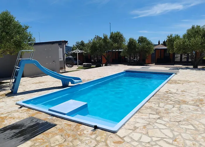 New! Mobile Domina Near The With Shared Pool * פירובאץ