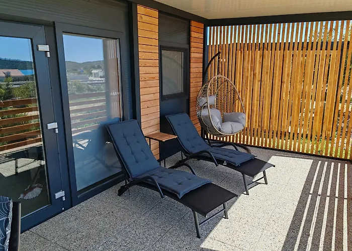 New! Mobile Domina Near The With Shared Pool בית נופש