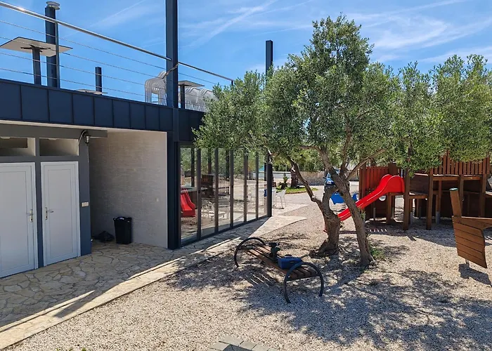 New! Mobile Domina Near The With Shared Pool