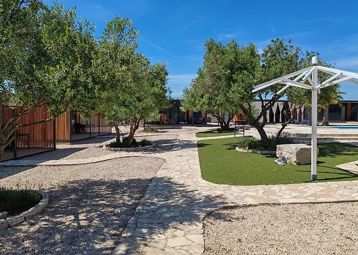 New! Mobile Domina Near The With Shared Pool *