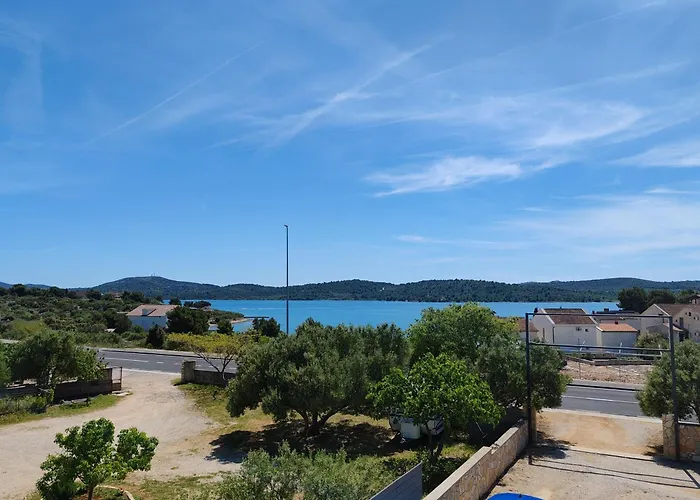 בית נופש New! Mobile Domina Near The With Shared Pool