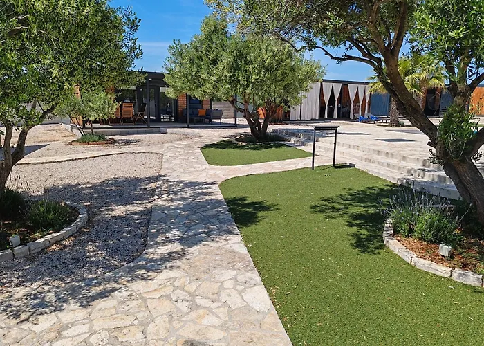 New! Mobile Domina Near The With Shared Pool בית נופש פירובאץ