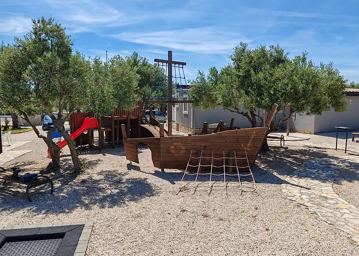 New! Mobile Domina Near The With Shared Pool פירובאץ